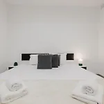 3bed - Prime Location By Homely 아파트 *