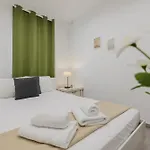 3bed - Prime Location By Homely 아파트 *