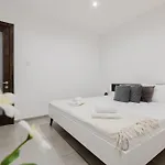 아파트 3bed - Prime Location By Homely *