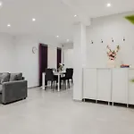 3bed - Prime Location By Homely *