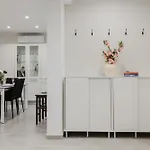 3bed - Prime Location By Homely 아파트