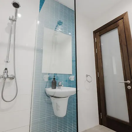 3bed - Prime Location By Homely *