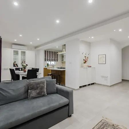 3bed - Prime Location By Homely Apartament