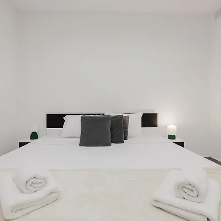 3bed - Prime Location By Homely Apartament *