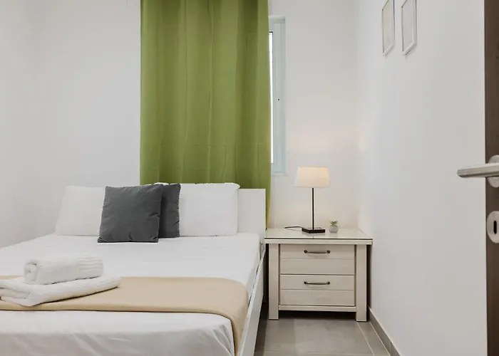 3bed - Prime Location By Homely Apartment