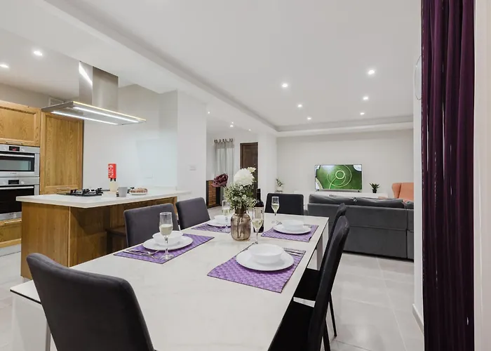 3bed - Prime Location By Homely *